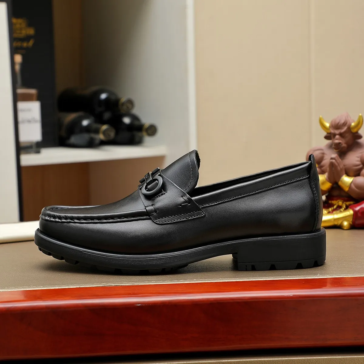 Factory price 440 🔥Ferragamo new leather shoes🇨🇳Official website original 1:1 mold, original quality💯Fine workmanship, high-end luxury☘The upper is made of imported Italian first-layer cowhide🌴Water-dyed🐂Leather lining🍓Rubber wear-resistant and non-slip outsole, breathable and comfortable to wear🍍The first choice for high-grade men🍉, black, size 38-45...